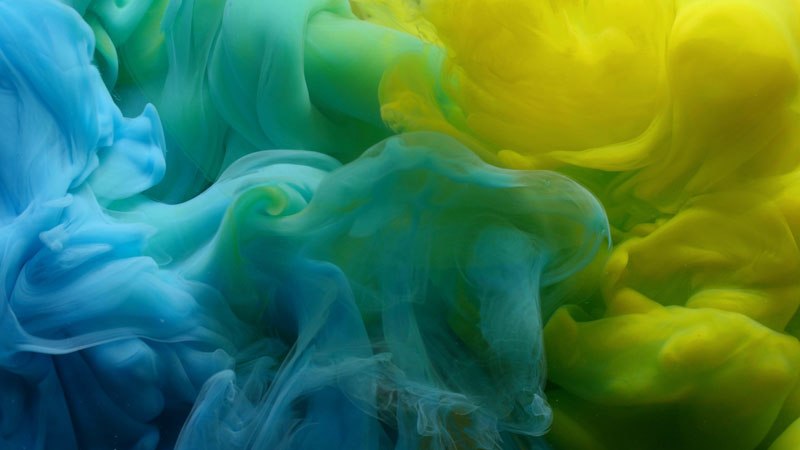 Tinta Warna Warni Disuntikkan ke Dalam Air