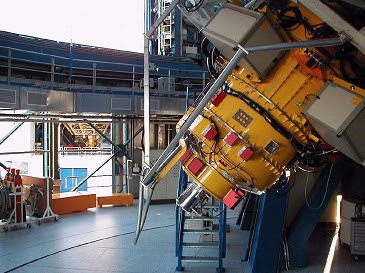 Instrumen FORS2 pada VLT (Very Large Telescope)
