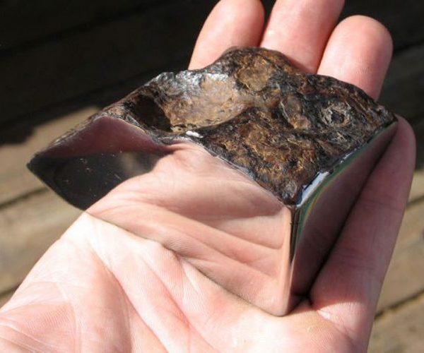 Inilah Foto-foto Indah Potongan Meteorit Chinga yang Dipoles