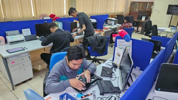 Jasa Servis Laptop BSD
